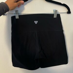 Aritzia TNA Black Athletic High-Waist Bike Shorts 5inch size small